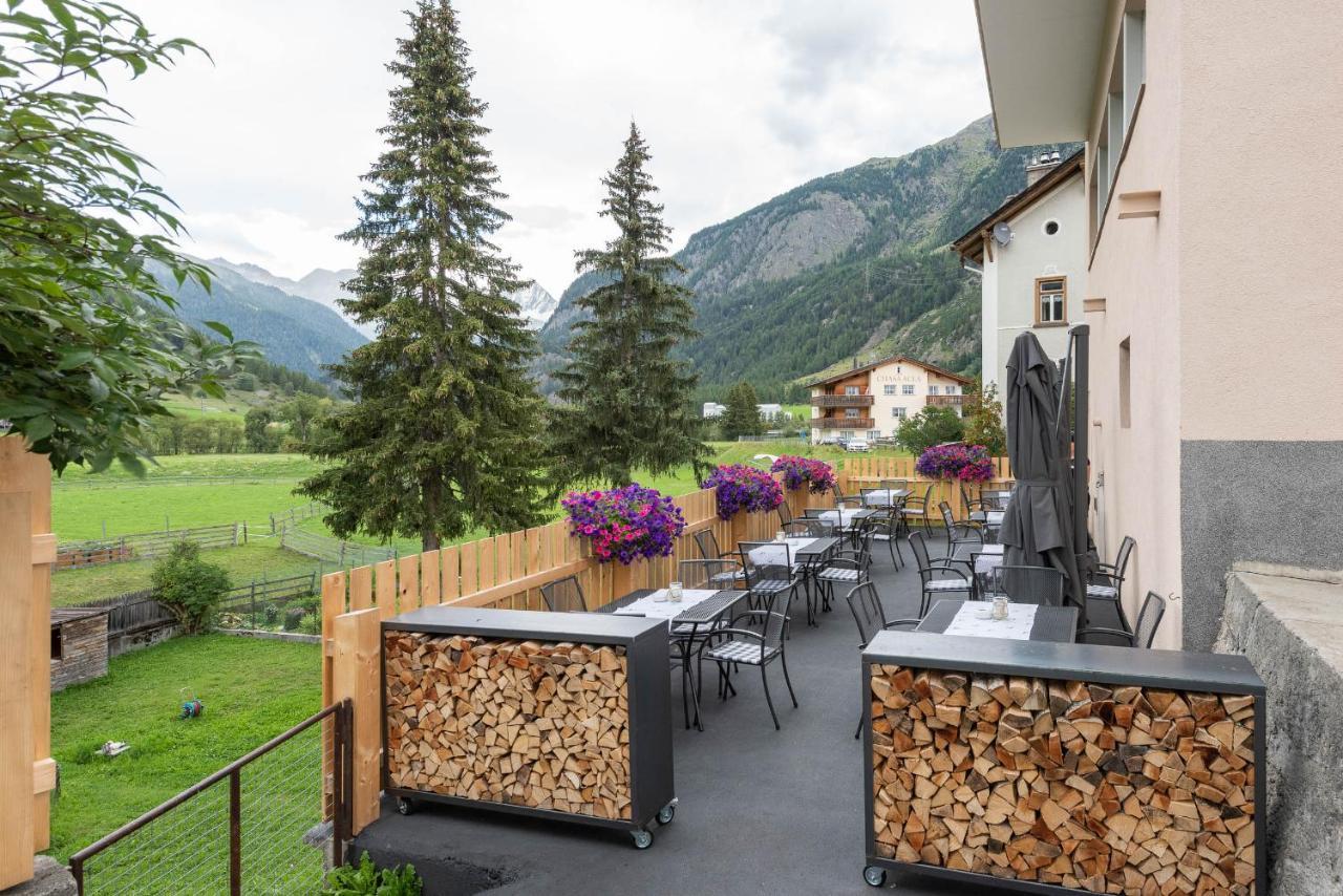 Hotel Crusch Alba Zernez Exteriör bild