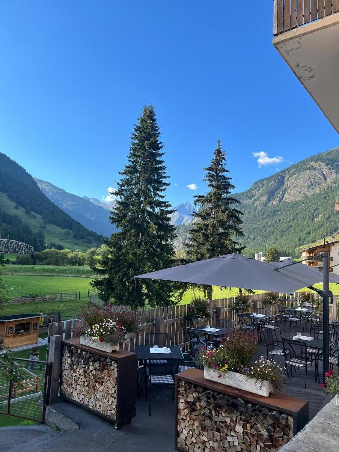 Hotel Crusch Alba Zernez Exteriör bild