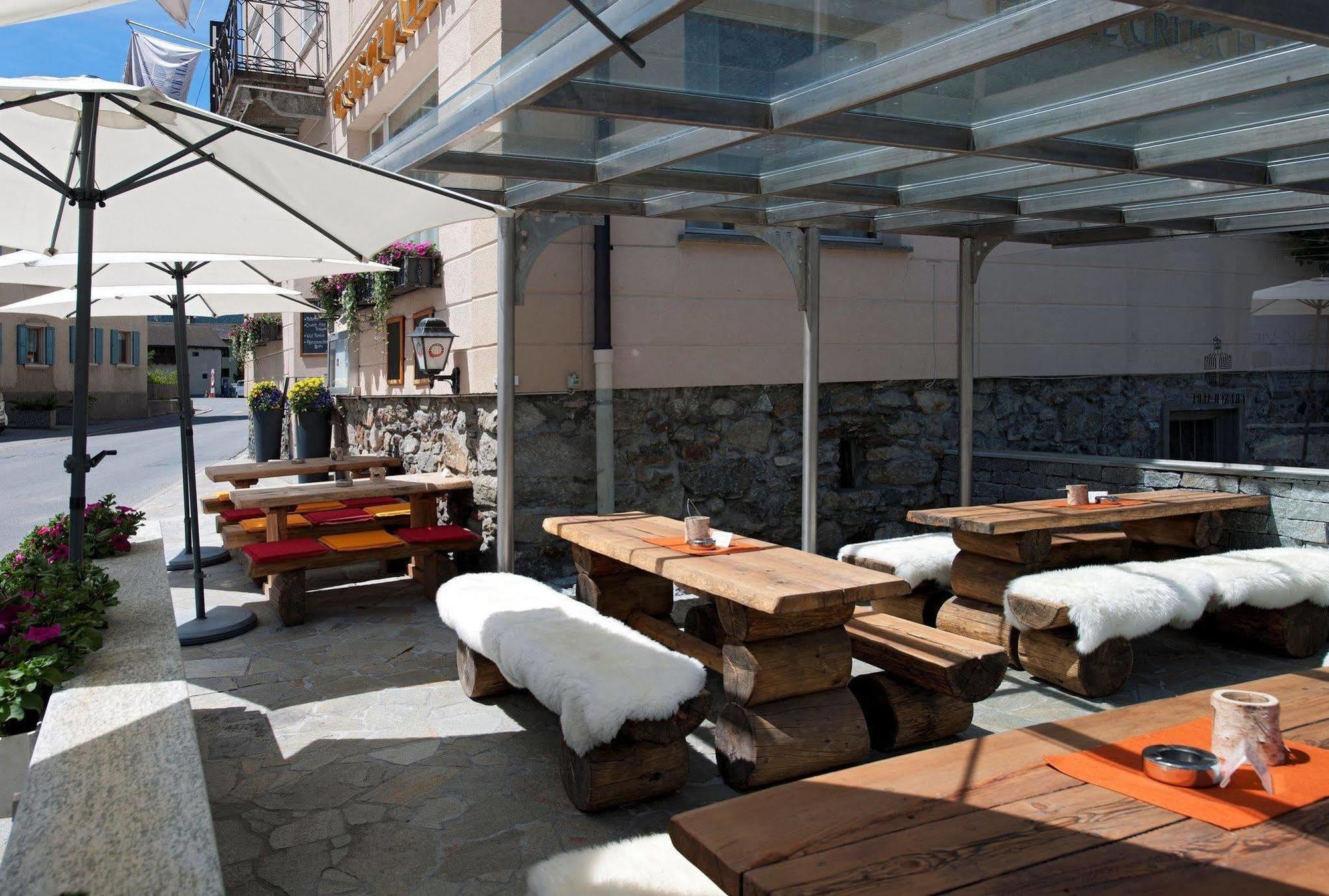Hotel Crusch Alba Zernez Exteriör bild