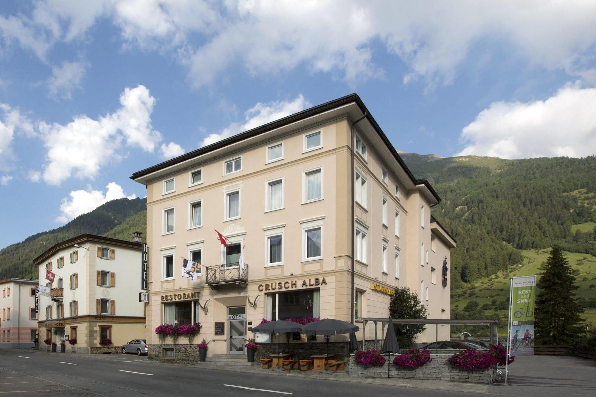 Hotel Crusch Alba Zernez Exteriör bild
